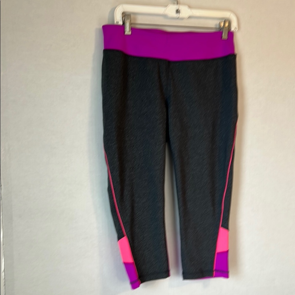 Tek Gear Fitted Shapewear Black/Purpe/Orange Workout Capris. Size L
